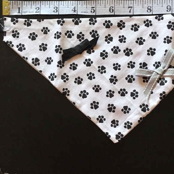 Black paw print dog bandannas - Picture 1 of 7